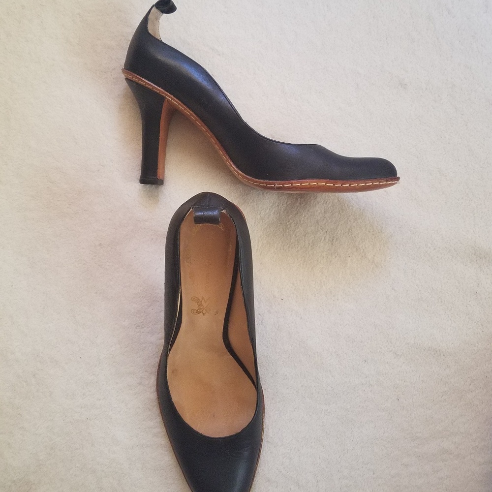 Black Heels Size 6.5 Modern Vintage